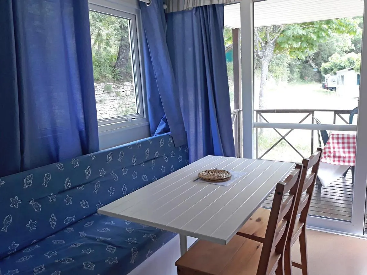 **  Hôtel Camping Le Vallon à Bonnieux France
